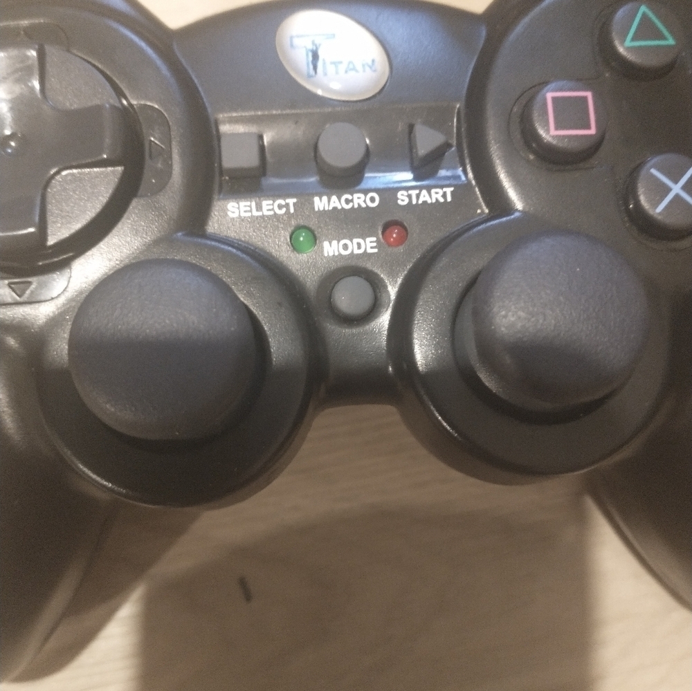 PS2  wired controller‎ - Picture 2 of 4